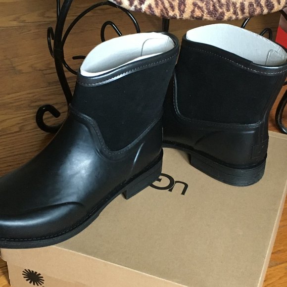 Ugg Paxton W Rain Boot in Black (Size Women's 9) - Picture 3 of 4